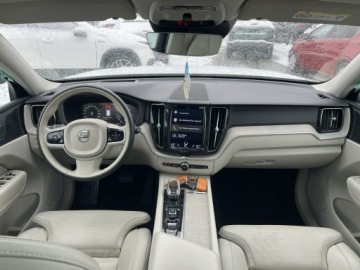 Volvo XC60 II Crossover 2.0 B5 Diesel Mild Hybrid 249KM 2020 Volvo XC 60 Diesel mHEV B5 AWD Skóra Panorama, zdjęcie 9