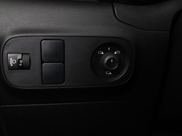 Citroen C3 III Hatchback Facelifting 1.2 PureTech 110KM 2021 Citroen C3 Navi Czujniki parkowania Hak, zdjęcie 32