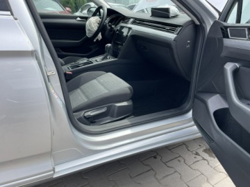 Volkswagen Passat B8 Variant Facelifting 2.0 TDI SCR 150KM 2020 Volkswagen Passat Variant Automat Podgrzewanie, zdjęcie 5