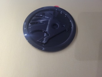 Логотип-эмблема для Skoda Kodiaq 100 мм Черный Глянцевый