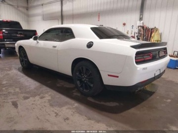 Dodge Challenger III 2021 Dodge Challenger DODGE CHALLENGER SXT AWD 3.6 Benzyna 303KM, zdjęcie 6