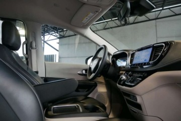 Chrysler Pacifica II 3.6 V6 291KM 2023 Chrysler Pacifica 18tys.km TouringL Polift Pentastar 3.6L V6 7os. 291KM St, zdjęcie 25