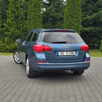 Opel Astra J Sports Tourer Facelifting 1.4 Twinport ECOTEC 100KM 2013 Opel Astra J 1.4 Benzyna 100KM Selection, zdjęcie 9