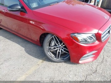 Mercedes Klasa E W213 2019 Mercedes-Benz Klasa E 2019 Mercedes-Benz E-Class E 300 RWD Sedan 2.0 241KM, zdjęcie 6