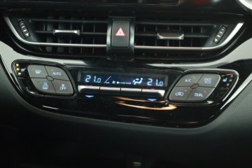 Toyota C-HR I Crossover Facelifting 2.0 Hybrid Dynamic Force 184KM 2021 Toyota C-HR 2.0 Hybrid, Salon Polska, zdjęcie 10