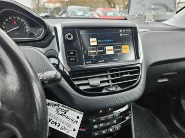 Peugeot 2008 I SUV Facelifting 1.2 PureTech 110KM 2018 Peugeot 2008 1,2benzyna 110KM salon polska navi, zdjęcie 11