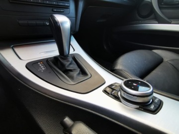 BMW Seria 3 E90-91-92-93 Touring E91 2.0 320d 177KM 2009 BMW 3 (E91) 320d xDrive 177 KM Bezwypadkowy, Automat, Nawigacja M-Pakiet, zdjęcie 16