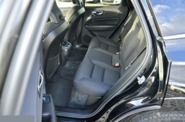 Volvo XC60 II 2021 Volvo XC 60 B4 B Geartronic Momentum Pro 2.0 benzyna 197KM 2021r, zdjęcie 17