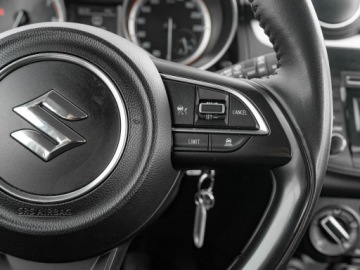 Suzuki Swift VI Hatchback Facelifting 1.2 DualJet SHVS 83KM 2021 Suzuki Swift WD7972P#1.2 Dualjet SHVS Premium, zdjęcie 13