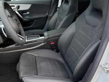 Mercedes CLA C118/X118 Coupe Facelifting 1.3 200 163KM 2025 MERCEDES-BENZ CLA 200 AMG Line Sedan 1.3 (163KM) 2025, zdjęcie 4