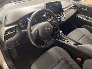 Toyota C-HR I Crossover Facelifting 1.8 Hybrid 122KM 2022 Toyota C-HR 1.8 Hybrid GPF Comfort Toyota C-HR 1.8, zdjęcie 9