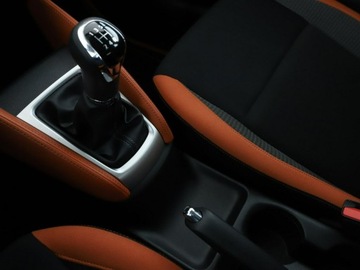 Nissan Micra V 1.0 73KM 2018 Nissan Micra Klimatyzacja Czujniki parkowania, zdjęcie 25