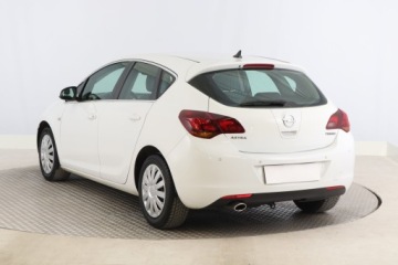 Opel Astra J Hatchback 5d 1.6 Turbo ECOTEC 180KM 2009 Opel Astra 1.6 T, Navi, Xenon, Klima, Klimatronic, zdjęcie 3