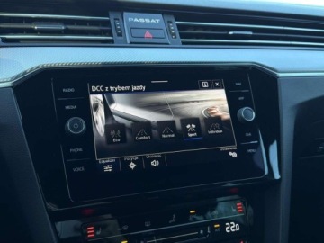 Volkswagen Passat B8 Variant Facelifting 2.0 TDI SCR 200KM 2022 Volkswagen Passat R-Line 4Mot. HarmanKardon LED Matrix Hak Kamera Cofania, zdjęcie 31