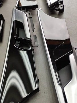 Audi A4 B9 8W ЧЕРНАЯ ДЕКОРАТИВНАЯ ПОЛОСКА (Великобритания)