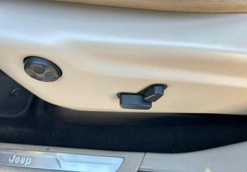 Jeep Grand Cherokee IV Terenowy Facelifting 3.6 V6 286KM 2012 Jeep Grand Cherokee 3.6 Benzyna Panorama Tempomat sensor Pod. kierownica, zdjęcie 16