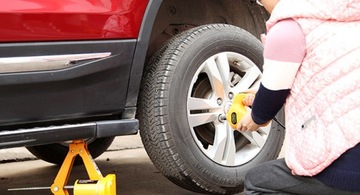 АВТОМОБИЛЬНЫЙ ПОДЪЕМНИК ТРАПЕЦИАЛЬНЫЙ ГИДРАВЛИЧЕСКИЙ 12В 2Т + КОЛЕСНЫЙ КЛЮЧ