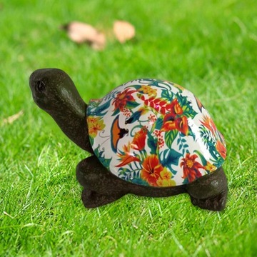 Уличные статуи черепах в саду в креативном стиле C