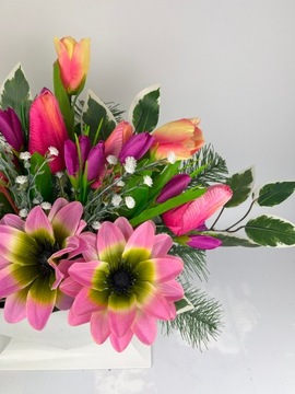 ПАСХАЛЬНОЕ ТВОРЕНИЕ В ГОРШКОВЕ, сердце, ДЛЯ КЛАДБИЩА, могила, тюльпан КОМПОЗИЦИЯ