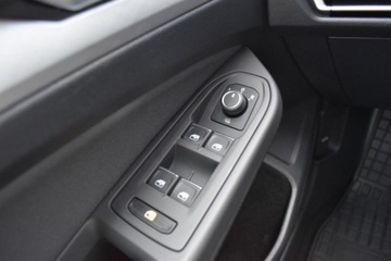 Volkswagen Golf VIII Variant 1.5 TSI 130KM 2022 Volkswagen Golf SalonPL TSI 130KM Variant Life ACC LaneAssist Czujniki ALA, zdjęcie 24