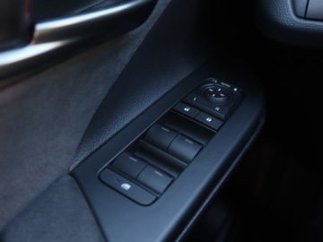 Toyota C-HR II 2024 Toyota C-HR 2.0 Hybrid, Salon Polska, zdjęcie 18