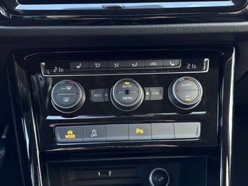 Volkswagen Touran III 1.5 TSI EVO 150KM 2019 Volkswagen Touran TSI 150KM Highline 7 os. R-Line Exterieur LED Nawiga, zdjęcie 20