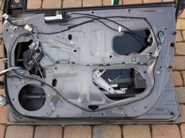 AVENSIS II T25 SKLO (OKNO) DVEŘE PRAVÝ PŘEDNÍ 03-09