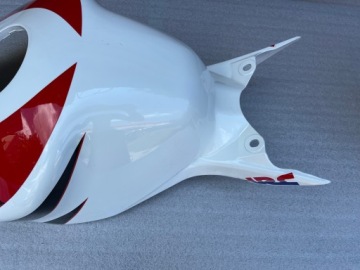 Крышка обтекателя бака HONDA CBR 1000RR SC57B 2007
