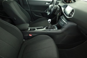 Peugeot 308 II SW Facelifting 1.5 BlueHDI 130KM 2019 Peugeot 308 1.5 BlueHDi, Salon Polska, zdjęcie 6