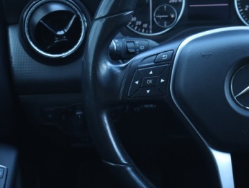 Mercedes Klasa A W176 Hatchback 5d Facelifting 180 122KM 2015 Mercedes A A 180, Serwis ASO, Klima, Klimatronic, zdjęcie 18