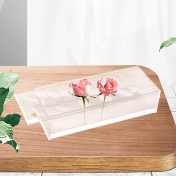 Прямоугольная ваза для цветов из акрила.