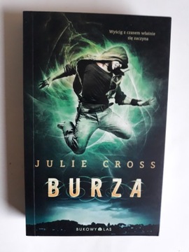 Burza Julie Cross