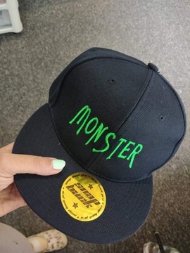 ШЛЯПА ПРЯМОГО КОЗЫРЯ, С ВЫШИВКОЙ ЛОГОТИПА С НАПЕЧАТАННОЙ НАДПИСЬЮ