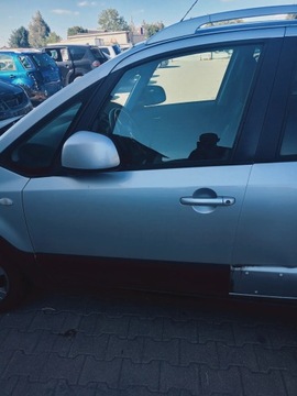 DVEŘE LEVÝ PŘEDNÍ FIAT SEDICI 06-14R