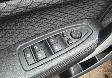 BMW Seria 1 F20-F21 Hatchback 5d Facelifting 2015 116d EfficientDynamics Edition 116KM 2016 BMW Seria 1 M-pakiet Shadow Line GetHelp 1.5 Diesel 116KM, zdjęcie 18