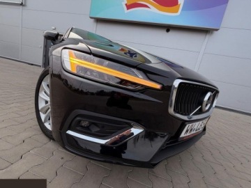 Volvo V60 II  2021 Volvo V60 D3 Geartronic Momentum Pro 150KM 2021r Świetna prezencja!