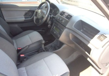 Skoda Fabia II Hatchback 1.2 i HTP 60KM 2009 Skoda Fabia Skoda Fabia II Fabia 1.2 Benzyna 60KM, zdjęcie 17