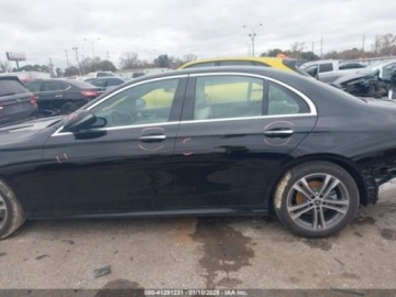 Mercedes Klasa E W213 2022 Mercedes-Benz Klasa E 2022r., 2.0L 2.0 Benzyna 255KM, zdjęcie 5