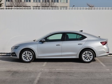 Skoda Octavia IV Liftback 1.5 TSI EVO 150KM 2022 Skoda Octavia 1.5 TSI, Salon Polska, zdjęcie 2