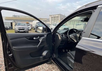 Nissan Qashqai II Crossover 1.6 dCi 130KM 2016 Nissan Qashqai panorama, kamera cofania, nawigacja 1.6 Diesel 130KM, zdjęcie 14
