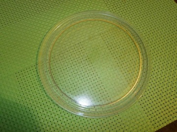 Kuchnenka mikrofalowa talerz 28,5cm. ładny , cały
