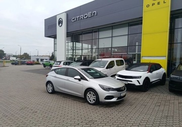 Opel Astra K Hatchback Facelifting 1.2 Turbo 130KM 2019 Opel Astra Pierwszy wlasciciel. Salon Polska 1.2 Benzyna 130KM