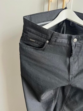 Spodnie jeansowe męskie HUGO BOSS granatowe r. 34/32
