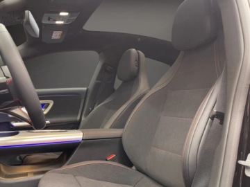 Mercedes CLA C118/X118 2025 MERCEDES-BENZ CLA 200 AMG Line Sedan 1.5 (163KM) 2025, zdjęcie 5