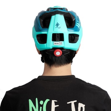 Kask rowerowy do jazdy samochodem elektrycznym