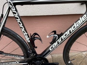 Полностью карбоновый шоссейный велосипед, Cannondale Supersix, карбоновые колеса.