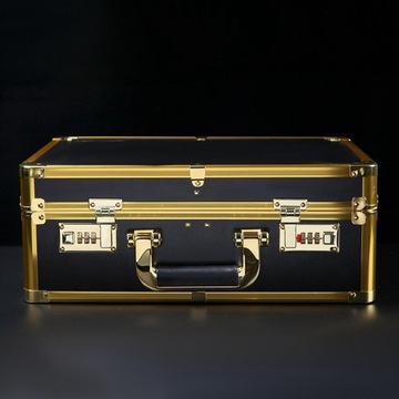 Большой парикмахерский чемодан для машинки для стрижки.