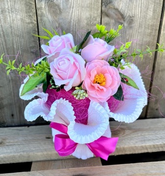 Букет из махровых и мыльных роз для учителя.