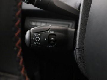 Peugeot 2008 I SUV Facelifting 1.2 PureTech 110KM 2018 Peugeot 2008 GT-Line automat panorama navi PDC, zdjęcie 30