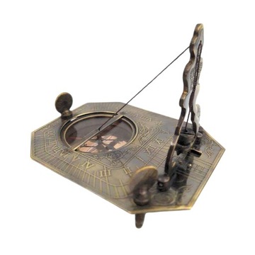 Ретро солнечные часы с компасом